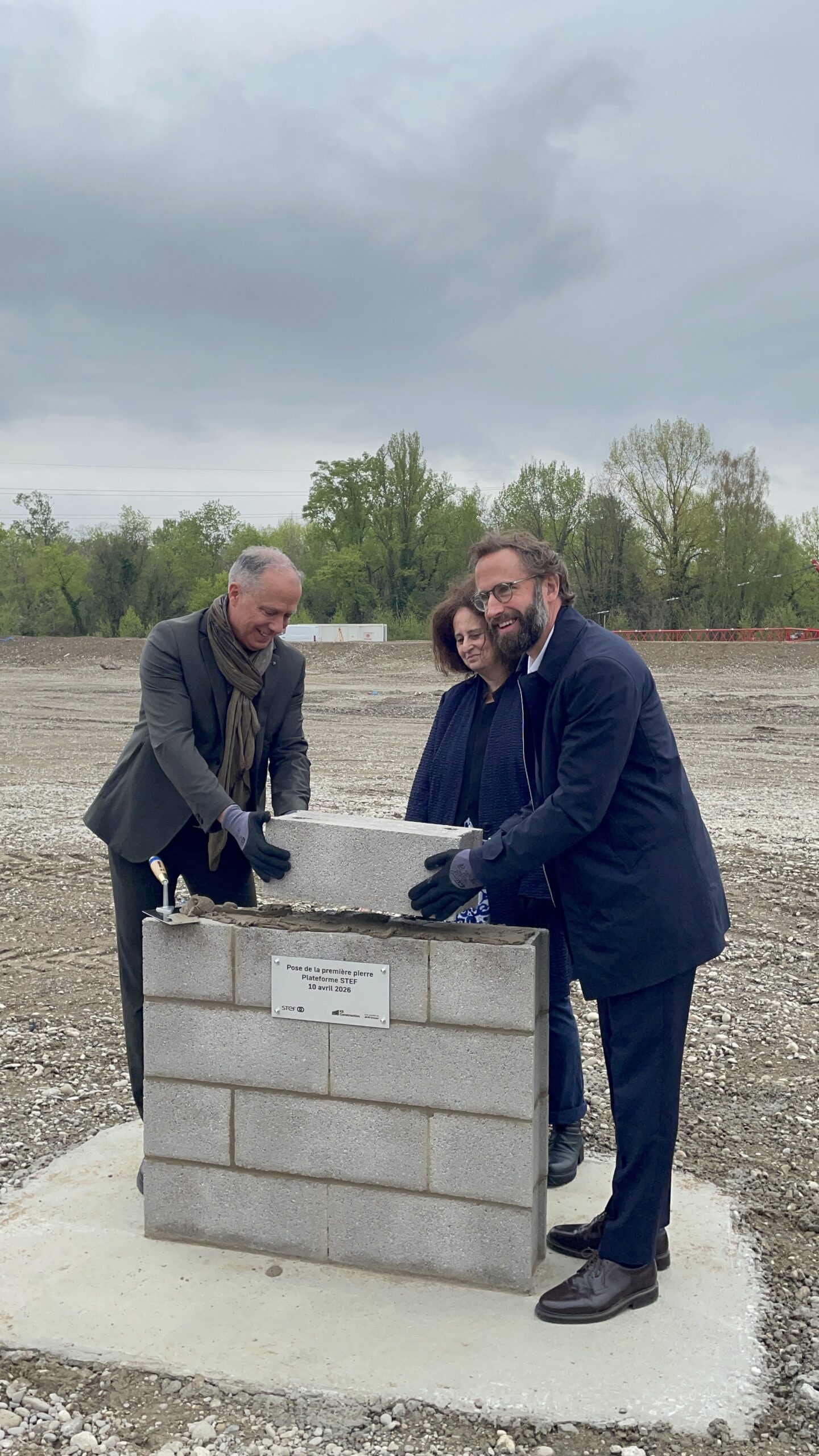 KS Groupe et STEF posent la première pierre d’un projet logistique d’envergure : une nouvelle plateforme frigorifique au cœur de Strasbourg