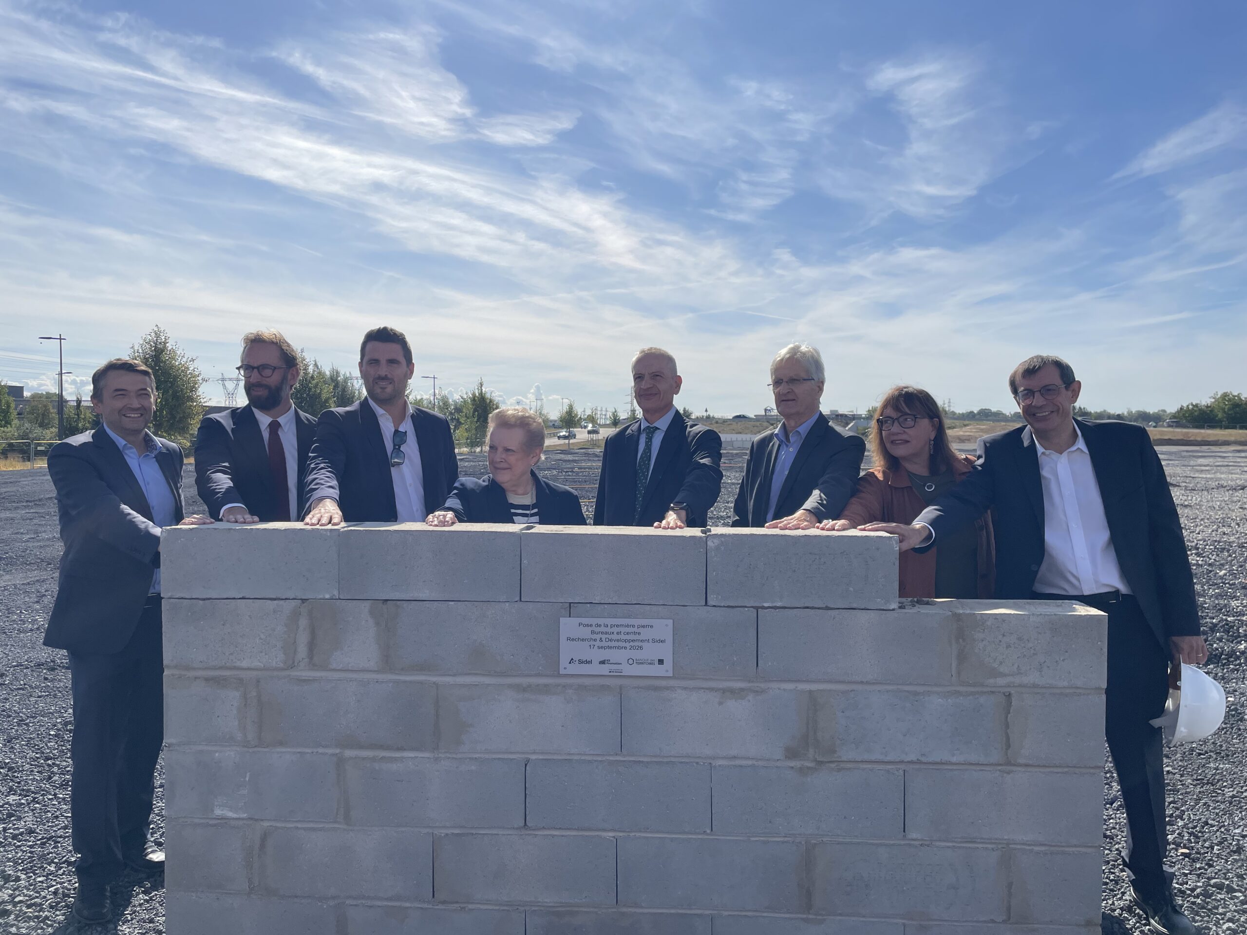 Pose de la première pierre du nouveau site Sidel : Un projet exemplaire porté par KS Promotion et la Banque des Territoires, au service du territoire et de la biodiversité